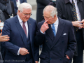 Bundespräsident Frank-Walter Steinmeier mit König Charles III.  am Brandenburger Tor