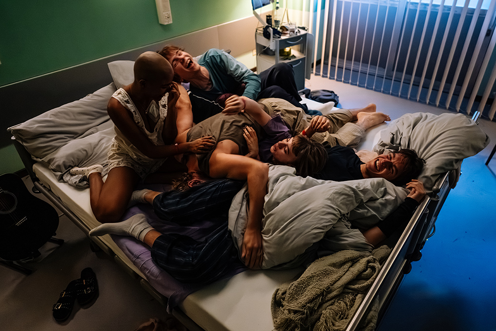 Club  der  roten  Bänder  Die  neue  Generation:  Charlie  (Greta  Krämer),  Nora  (Mariama  Jobe),  Phillip  (Jona  Levin  Nicolai),  Elias  (Voicu  Dumitras)  und  Yannik  (Yoran  Leicher  )  -  Quelle:  RTL+