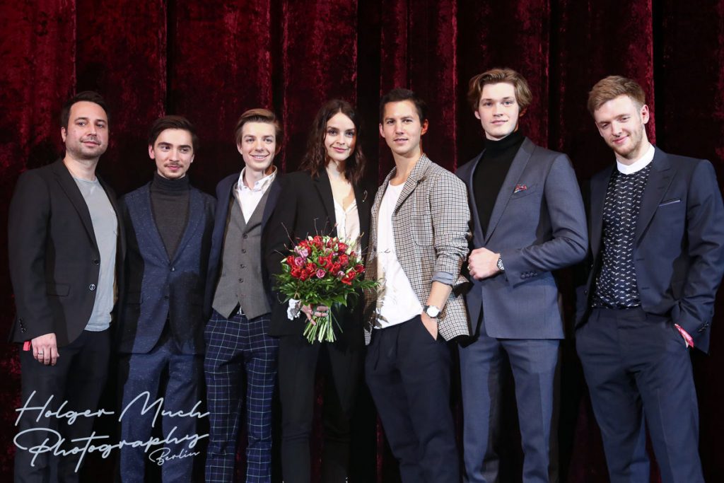Premiere:  CLUB  DER  ROTEN  BÄNDER-WIE  ALLES  BEGANN:  Felix  Binder,  Ivo  Kortlang,  Nick  Julius  Schuck,  Luise  Befort,  Tim  Oliver  Schultz,  Damian  Hardung,  Timur  Bartels.  Berlin,  05.2.19,  ZOO  PALAST  [C]Holger  Much  |  Photography]  