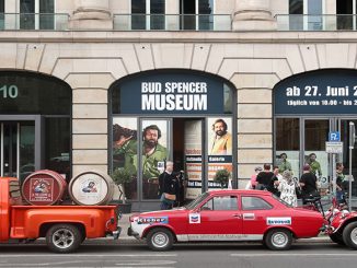 Museum Außenansicht am Tag der Eröffnung [C] Holger Much]