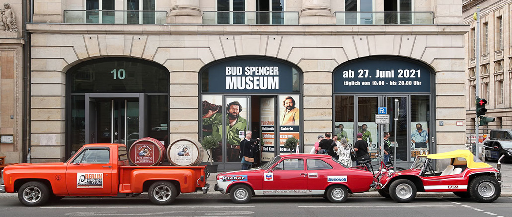 Museum Außenansicht am Tag der Eröffnung [C] Holger Much]