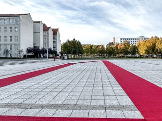 Antrittsplatz mit Rotem Teppich im BMVg [C] Holger Much