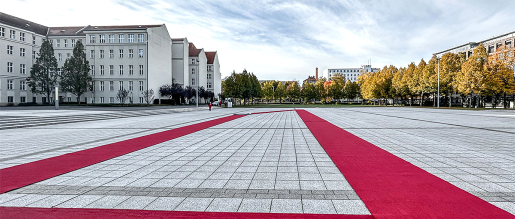 Antrittsplatz mit Rotem Teppich im BMVg [C] Holger Much